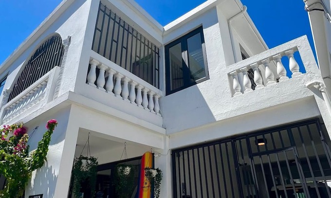 Santurce Apartment | Suite #11 at Trinitaria House Hotel - Shared Bathroom