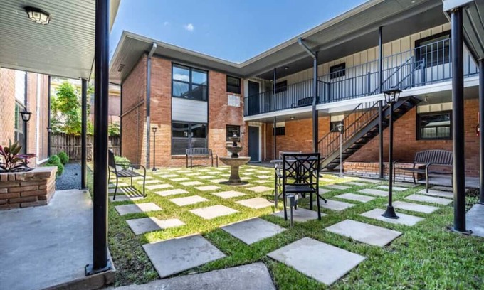 Neartown Apartment | Stylish 1BR Urban Retreat