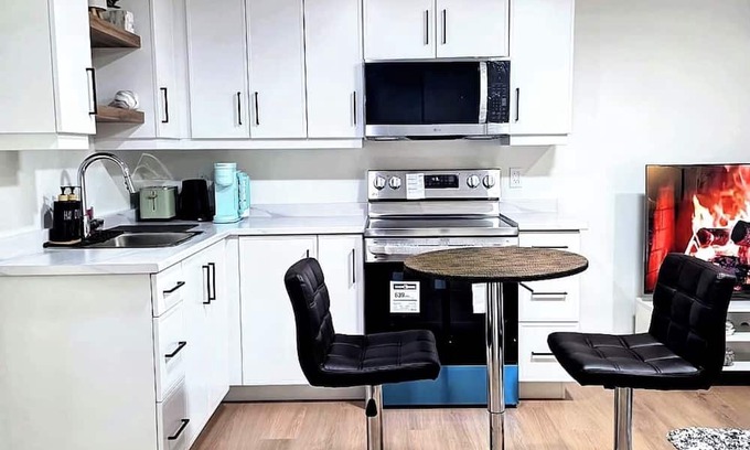 Moncton House | Kickback & relax in a cozy & stylish home in Moncton