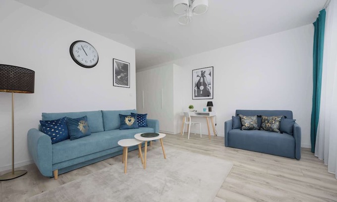 Ursus Apartment | Posag 7 Panien 18 Warszawa | Blue Apartment with Desk and Parking