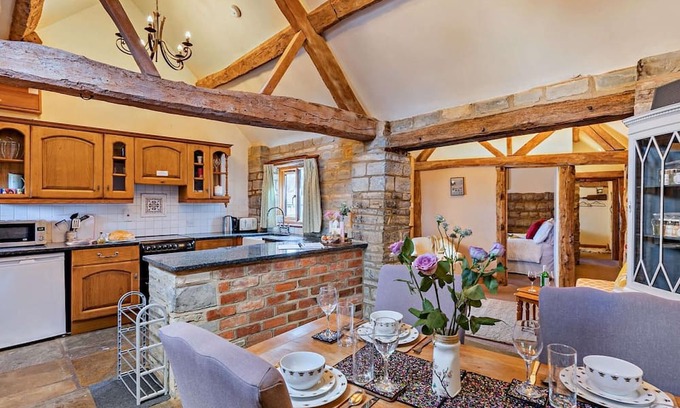 Ardens Grafton Cottage | The Cow Shed | Cottage near Stratford-upon-Avon