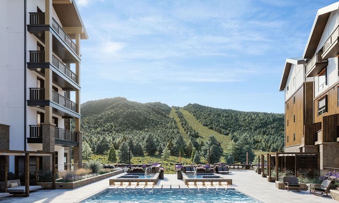 River Run Apartment | Upscale 1BR Stay | Ski Access, Heated Pool & Spa