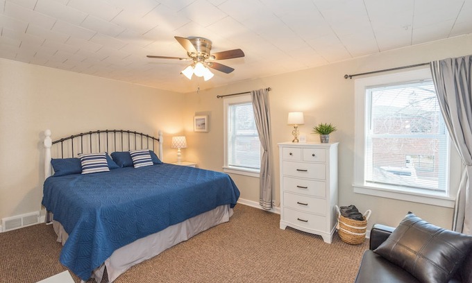 Crosby Apartment | NAUTICAL NOOK - Terrific 2-bedroom apartment with AC in charming Crosby