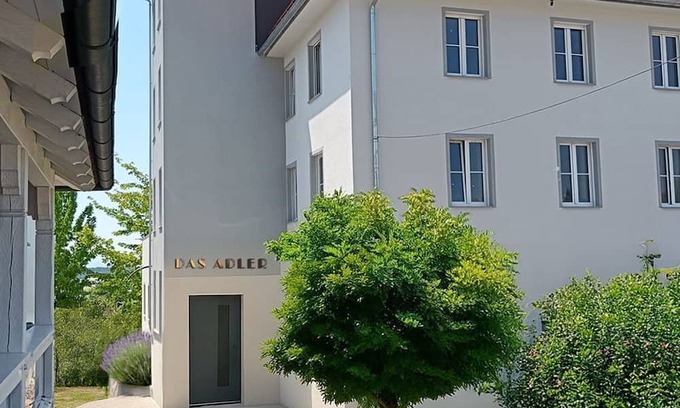 Markdorf Apartment | Deluxe double room # 14 - Das Adler by Dilpert
