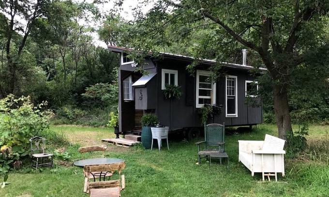 Argyle Cabin | Gorgeous Tiny House Rental for a Glamping Getaway near Saratoga Springs in Upstate New York