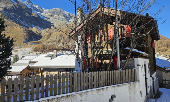 Saas-Fee Ski Chalet | Charming chalet Le Camee right next to the sports field