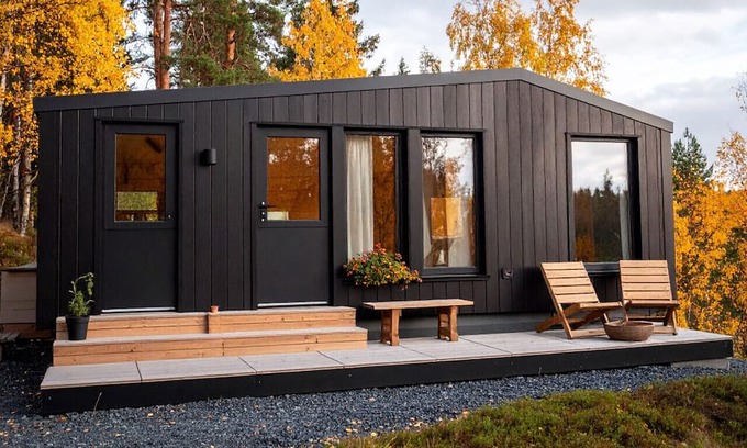 Yllas Cabin | Compact Cozy Cabin | Work & Play
