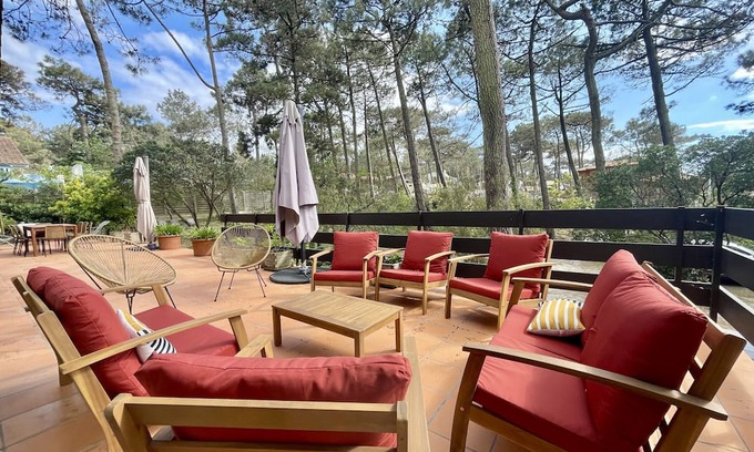 Lacanau-Ocean Ski Chalet | Spacious family home a stone's throw from the ocean