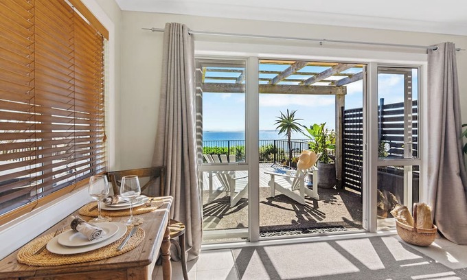 Whangaparaoa Cottage | Red Beach Retreat - Whangaparaoa Peninsula