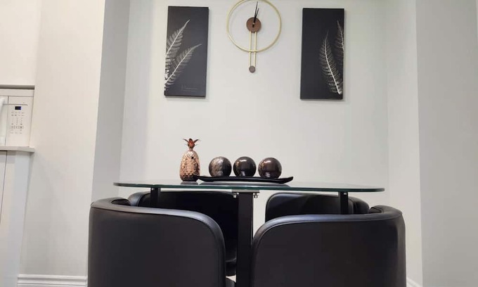 Chapel Hill South House | Peaceful place to stay in Ottawa