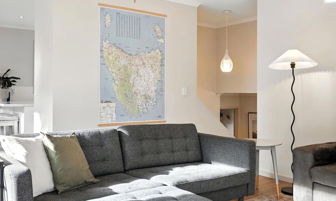 Geilston Bay Apartment | Tranquil Bush Outlook Near City