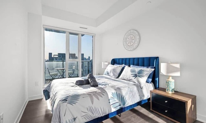Cabbagetown Apartment | Luxury Corner Apartment with Skyline and CN Tower Views