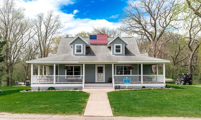 St Croix Falls Cottage | Lakefront Cottage Fully Equipped with Excellent Location in Saint Croix Falls, Wisconsin