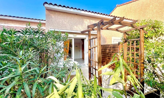 Calvisson Apartment | Le Soleil du Mas, 2 guests, Pool in Calvisson