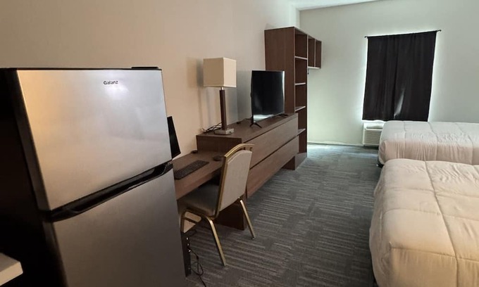 Sulphur House | Double Queen Bedroom with Kitchen