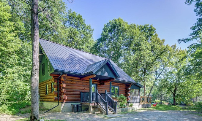 Waltham Cabin | Natural Stone Loghouse