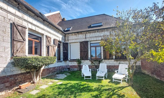 Mailly-Maillet House | Gite de campagne avec jardin