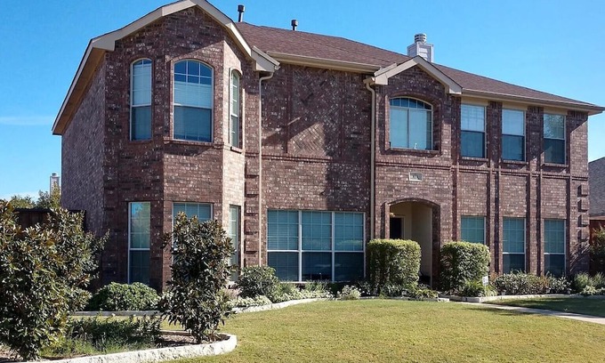 Elmo House | Charming 4-bedroom house in Rockwall. Every stay was 5-Stars. Very big house.