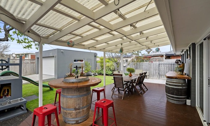 Mordialloc House | Relaxed Bayside Stay with Outdoor Space