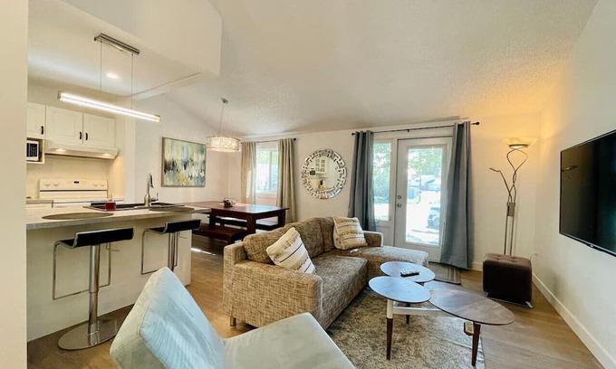 Lethbridge House | Pet-friendly Renovated Home Near University!