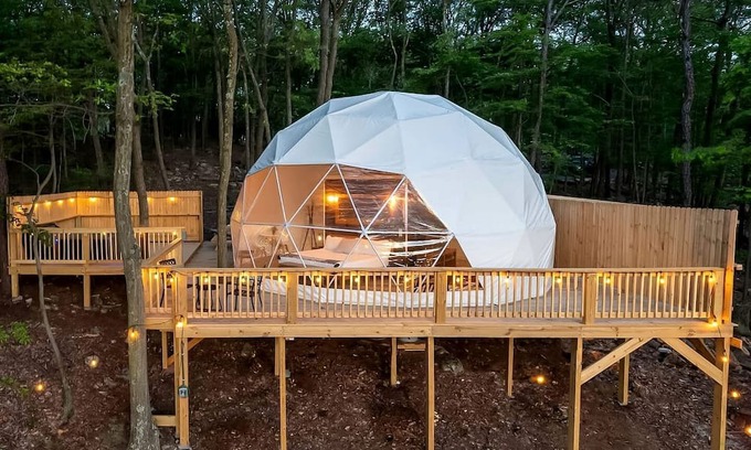 Capon Bridge Cabin | Impressive Dome with Fire Pit, Barbecue and Hot-tub in Capon Bridge, West Virginia