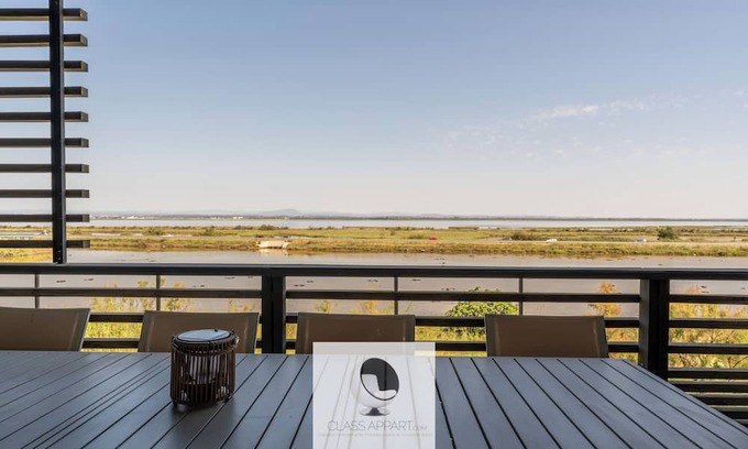 Carnon-Plage Apartment | Luxury building with pond view and parking