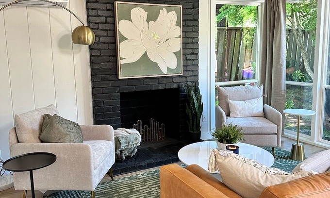 Tamalpais-Homestead Valley House | Private MCM Sanctuary