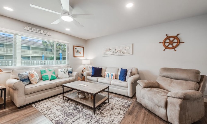 Port Aransas Condo | Roomy 1 BDRM Large Pool w/a Private Courtyard and a 5 Min Walk to the Beach