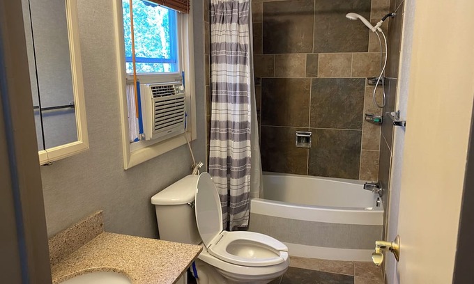 Toms Brook House | Comfortable 4 Person Cottage with North Fork of the Shenandoah River Access