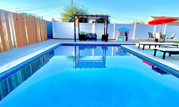 Baldwin Park House | " Beautiful Pool Home"