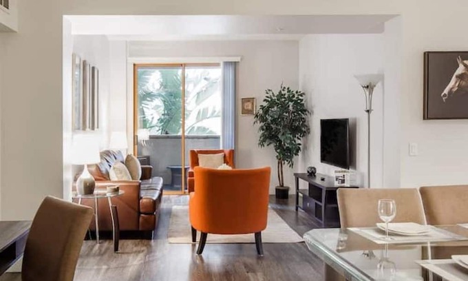 Westwood Apartment | 3 bed, 3 full bath Apt on the Wilshire Corridor