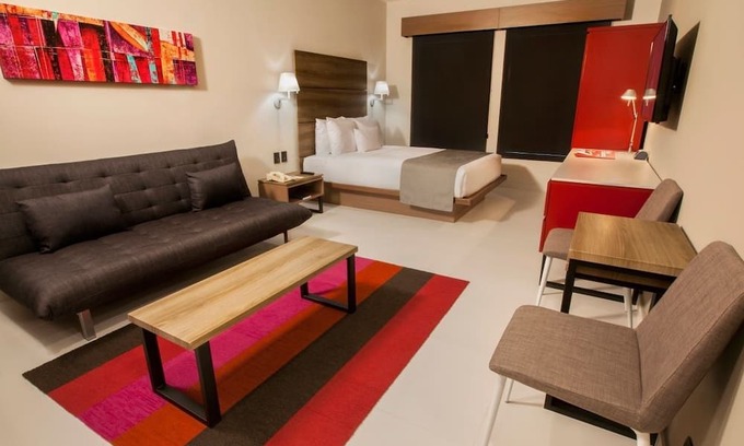 El Tezal House | Spacious Cabo Retreat – Walk to Shops, Beaches & the Marina for Dining, Shopping