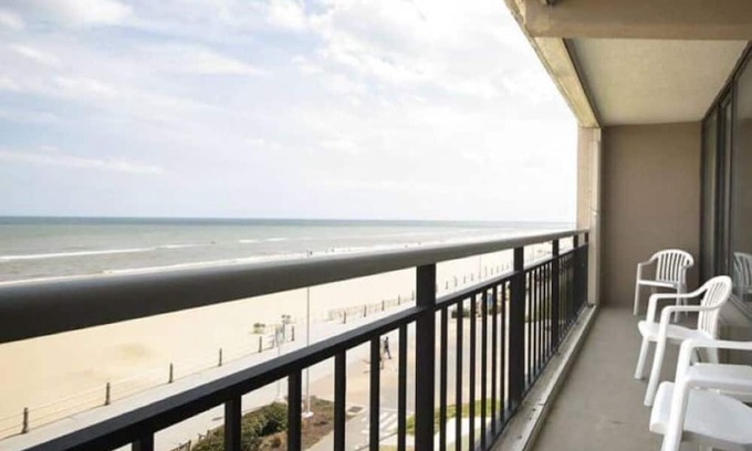 Northeast Virginia Beach Resort | Four Sails Resort Oceanfront condo with 2 Oceanfront Balconies
