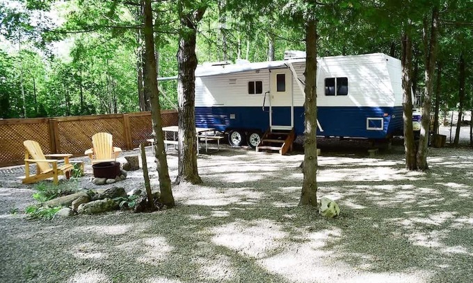 Miller Lake House | Renovated RV Near Tobermory & The Grotto