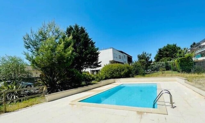 La Rochelle Apartment | Apartment with terrace and pool