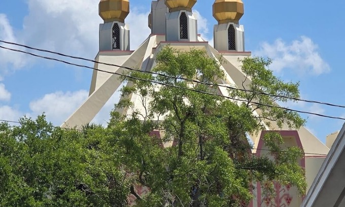 St. Petersburg - Clearwater Apartment | Private 2-bedroom 1 bath Special guests Suite in fabulous St. Petersburg.