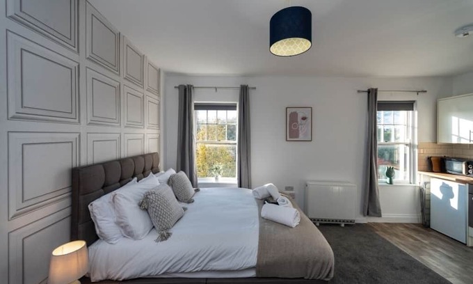Neath Apartment | Fully Equipped Kitchen, Double room
