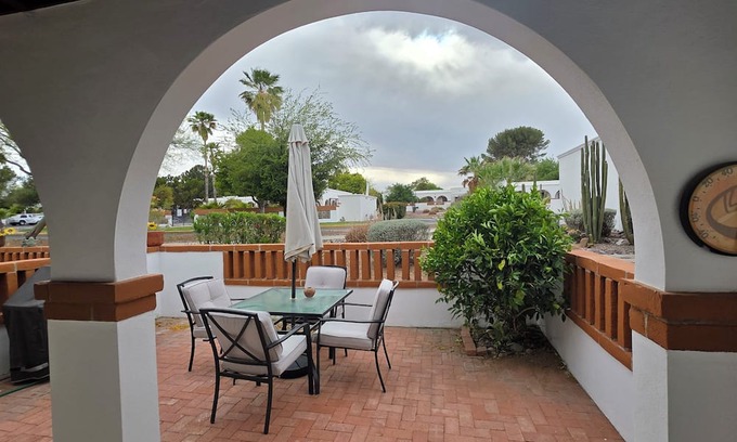 Green Valley Villa | POOL in front, Washer/Dryer and Patio w Grill - Walk to Farmer's Market.