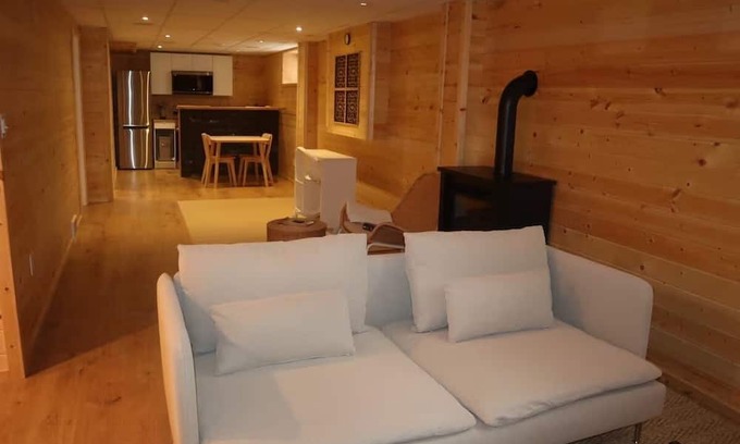 Fort Gary House | 1BD Cozy Suite with Office Space near U of M