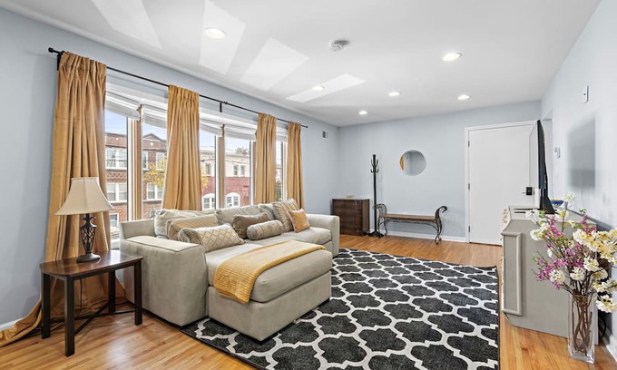 Lyndhurst Apartment | Spacious 3BR w/Parking, Pool Access & Easy Commute to NYC – Monthly Stays