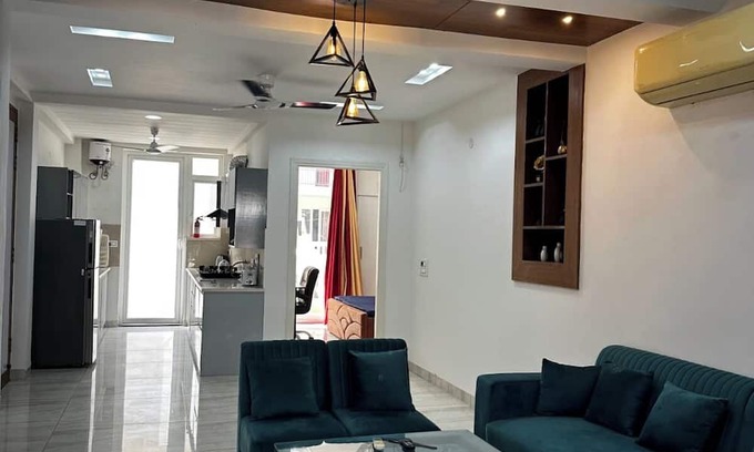 Zirakpur Apartment | Spacious 3-bedroom apartment with AC, WiFi in wonderful Zirakpur