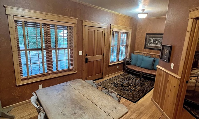Almo Cabin | Cozy cabin #1 & AC, WiFi in Almo ID by City of Rocks National Park