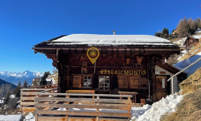Chandolin Ski Chalet | Charming authentic and warm chalet with 4 bedrooms – Ideal for 6 people.This chalet combines comfort