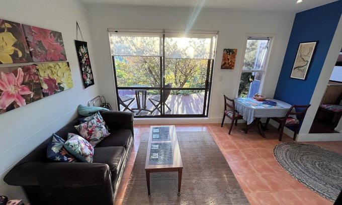 Russell Apartment | Plum Tree Apartment