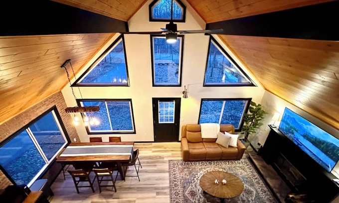 Higgins Lake Ski Chalet | Higgins Lake Cabin 5 min from South State Park!