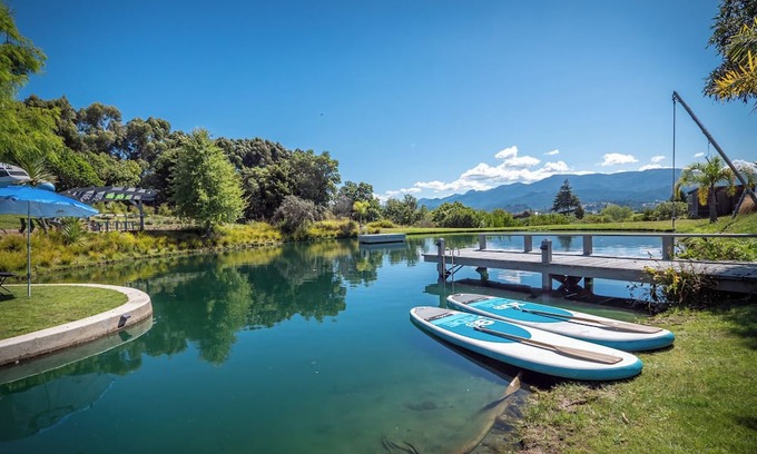 Mariri House | Be Enchanted by the Resort Lake