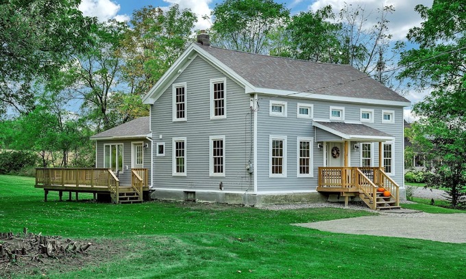 Granville House | Modern 3-bedroom farmhouse with WiFi and spectacular views in charming Granville