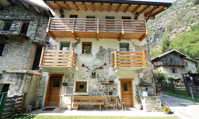 Samolaco Apartment | Apartment 'Adele' with Mountain View, Private Garden and Balcony