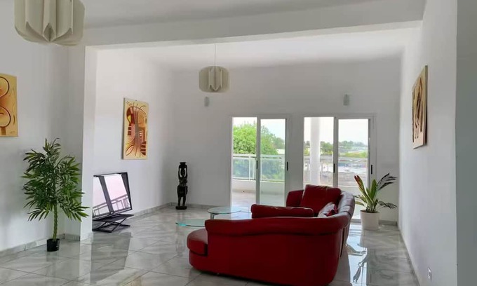 Assinie Bed & Breakfast | Kimberly room: idyllic setting with breakfast