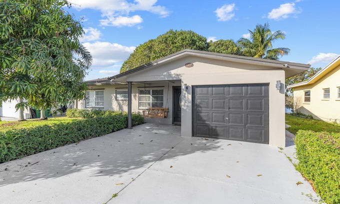 Tamarac House | Lakefront 3BR Home in Tamarac – Peaceful Views & Cozy Comfort